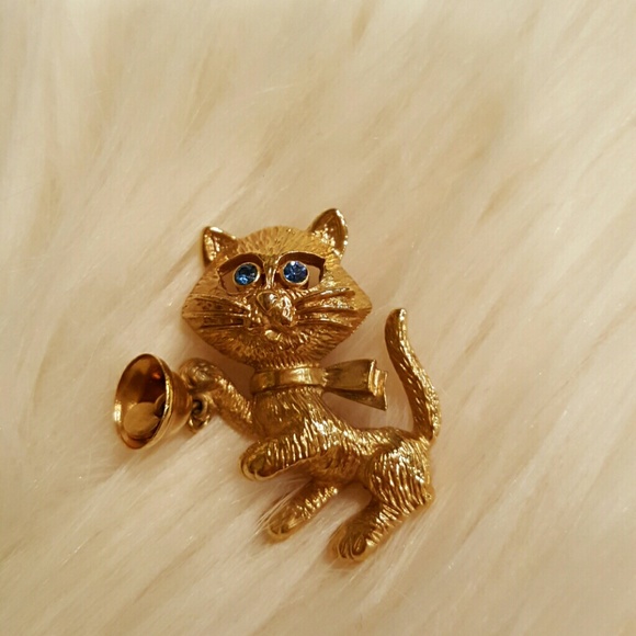VINTAGE AVON KITTY CARRYING A BELL BROOCH‎ - Picture 1 of 2